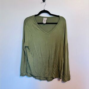 Wupper long sleeve green t shirt with v neck and nice stretch size small